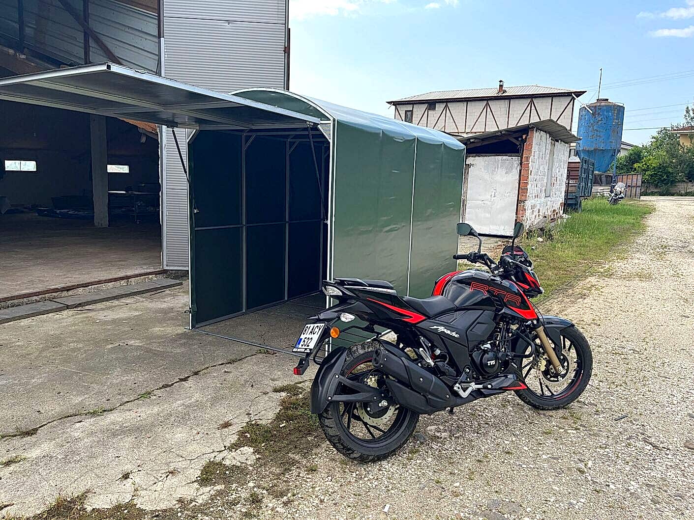Şah motor garajı
